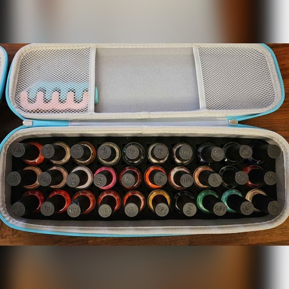 OPI Nail Lacquer with carrying cases - Picture 1 of 10